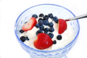 yogurt-snack-with-strawberries-and-blueberries
